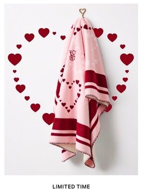 Victoria’s Secret NWT Valentine’s Hearts Pink Sherpa Blanket Brand New